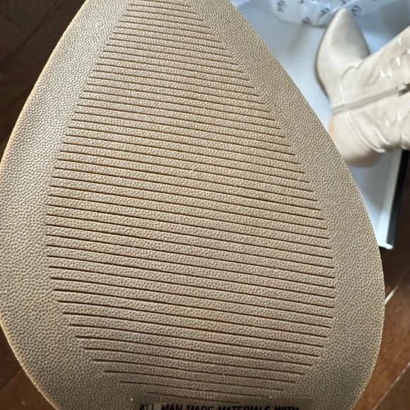 Beige Western-Style Women's Boots - Picture 4 of 5